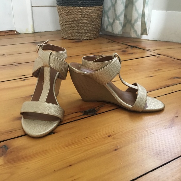 BC Shoes - BC t-strap wedge